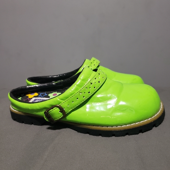 L'Amour lime green clogs with buckle accent kids size 3 - Picture 8 of 11